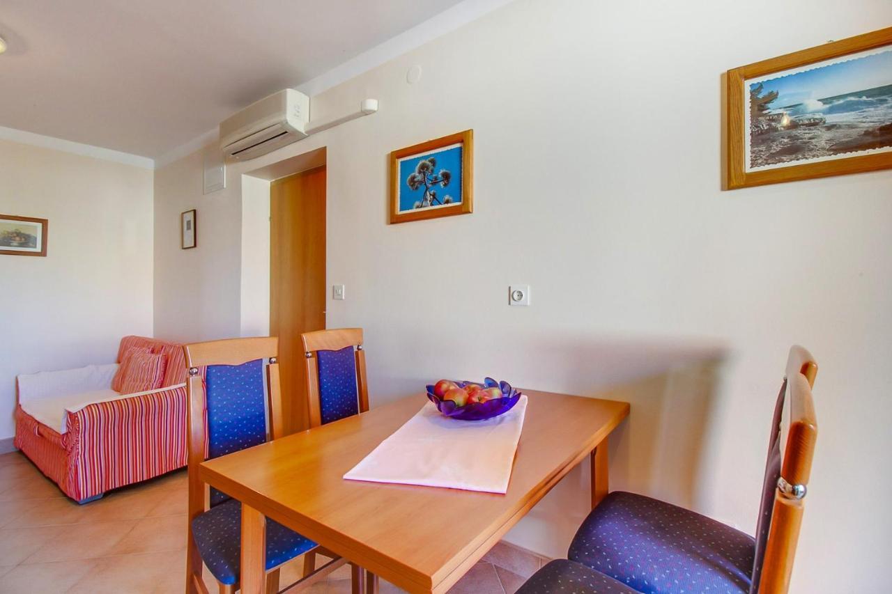 Apartments With A Parking Space Мали-Лошинь Экстерьер фото